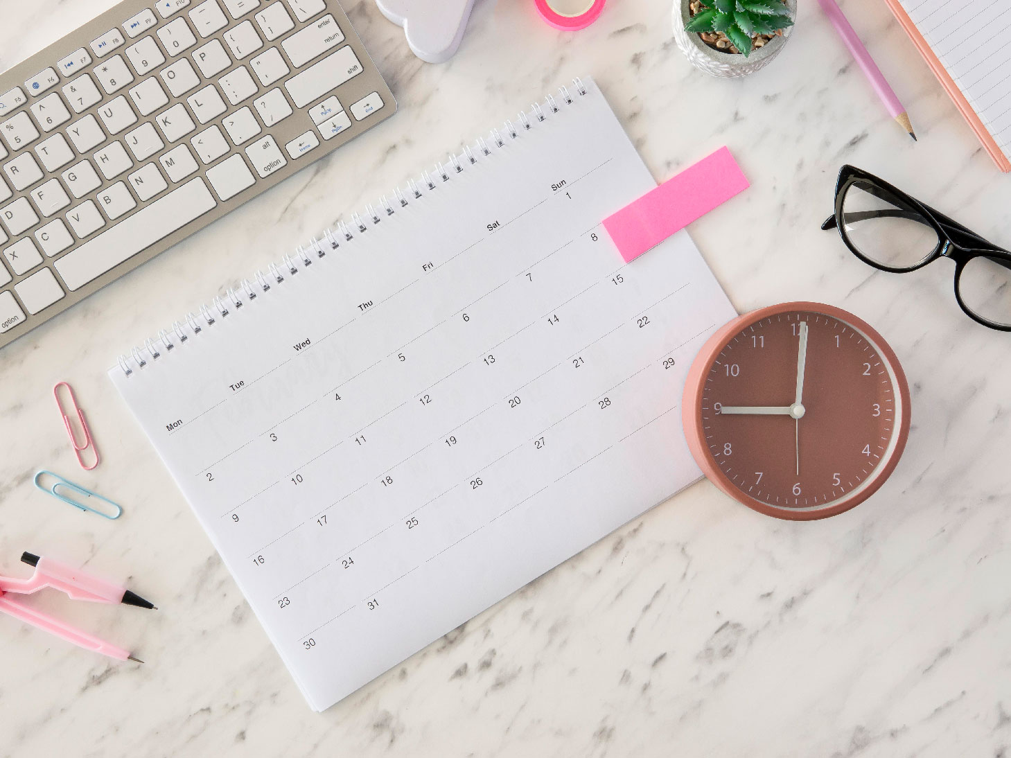 flat-lay-desk-calendar-clock